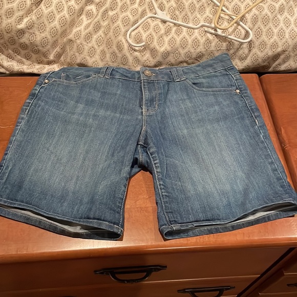 Jolt Shorts - Picture 5 of 5